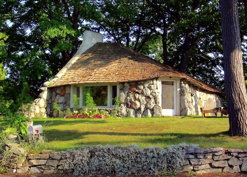 Michigan getaways - half house charlevoix