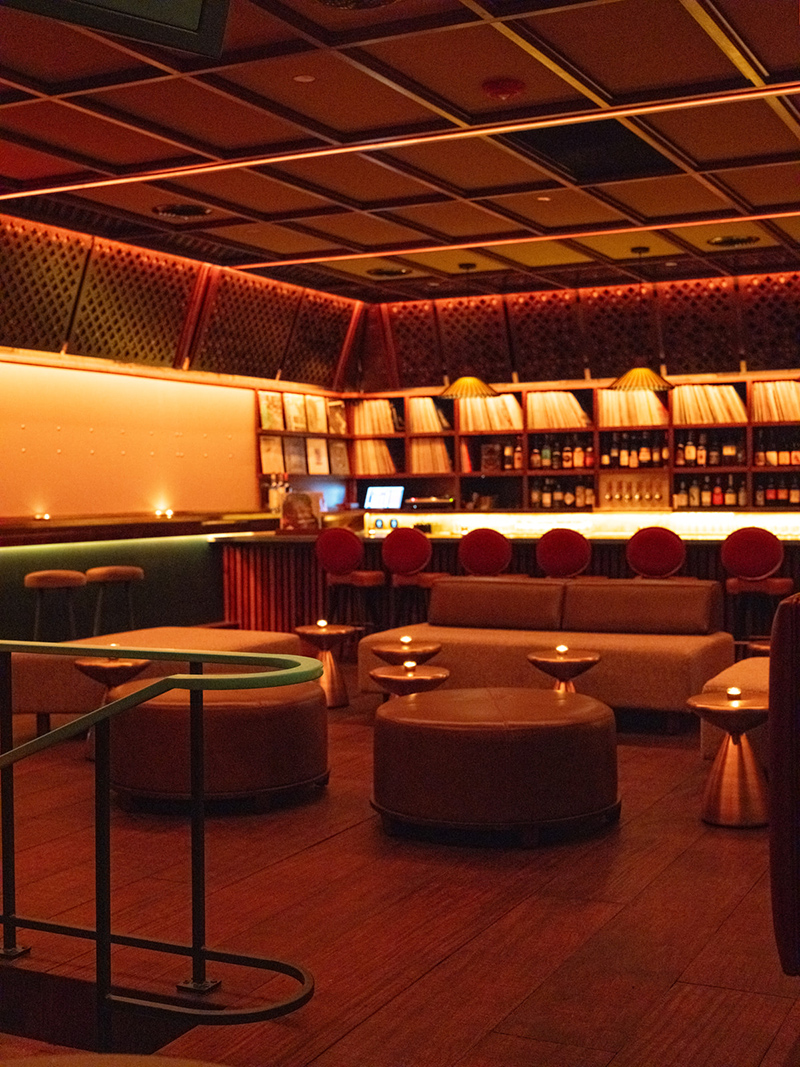 Additional seating in the lounge area at Tigris.