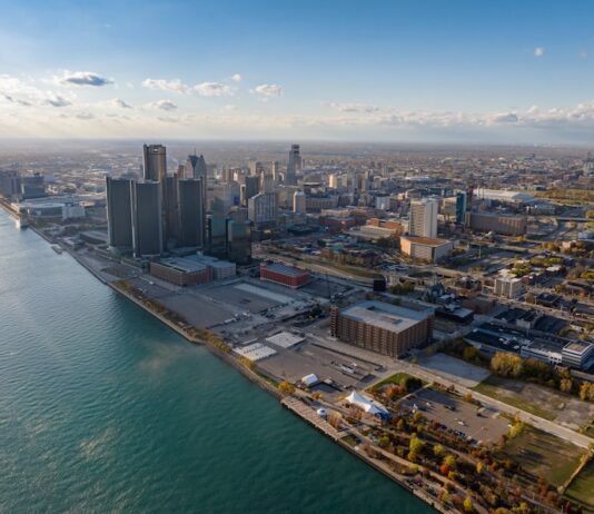 Dan Gilbert Pledges $1 Billion Toward Nonprofit that Would Own and Redevelop the Renaissance Center
